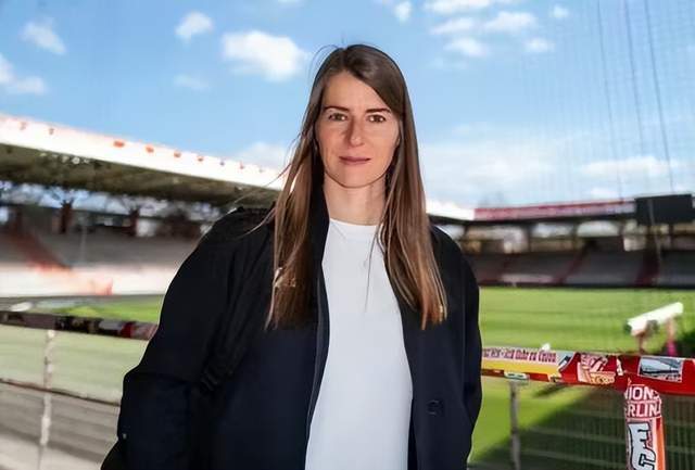 "足球女神"也没用！德甲历史首位女主帅首秀落败，球队仍陷降级区